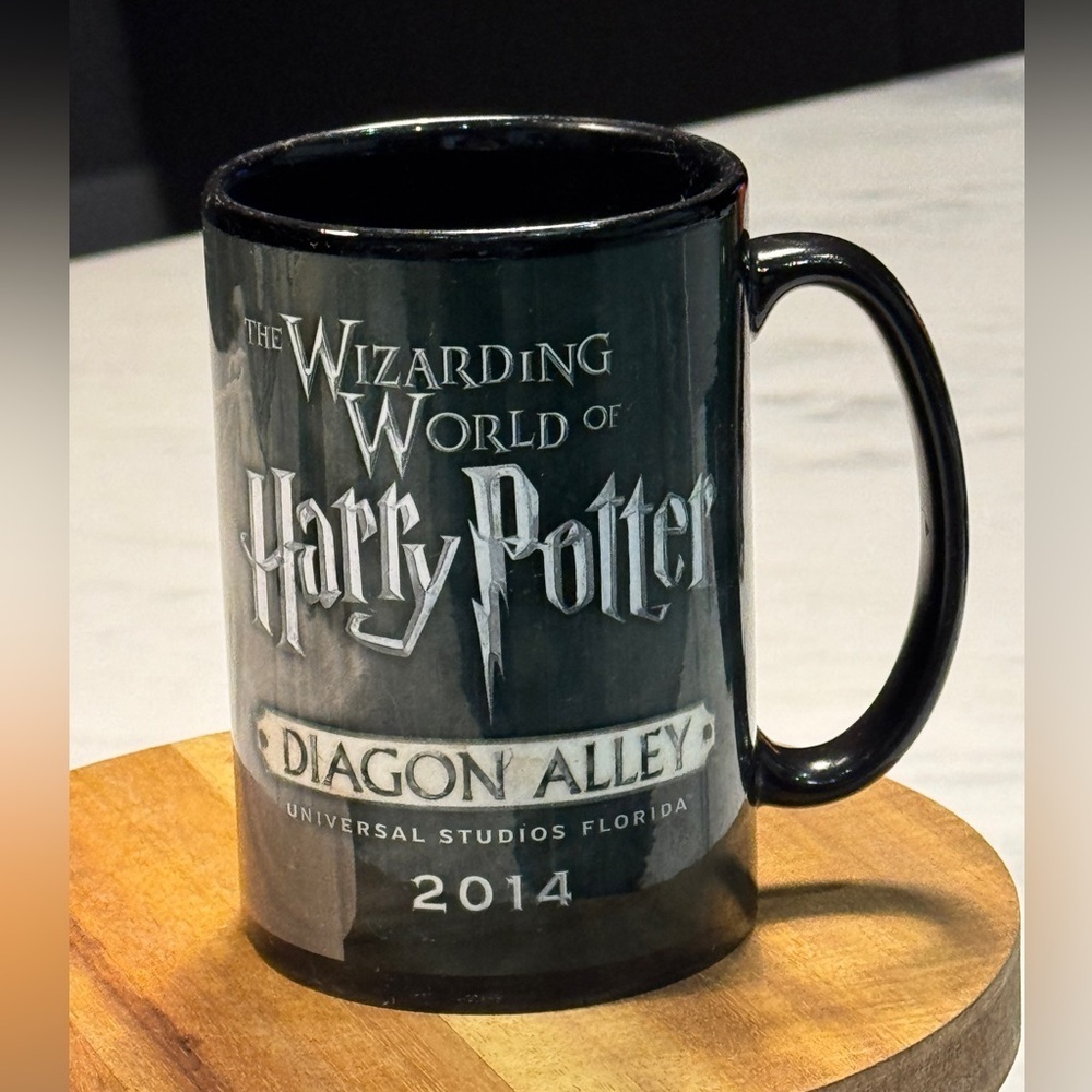 2014 Universal Studios The Wizarding World of Harry Potter Diagon Alley Mug